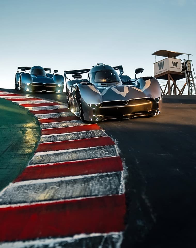 Two McMurtry Spéirling electric fan cars coming down from the top of the Corkscrew in a parade formation