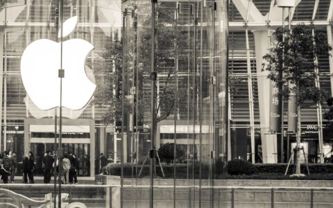 Ex-employee Accuses Apple of Illegal Surveillance In a Lawsuit 