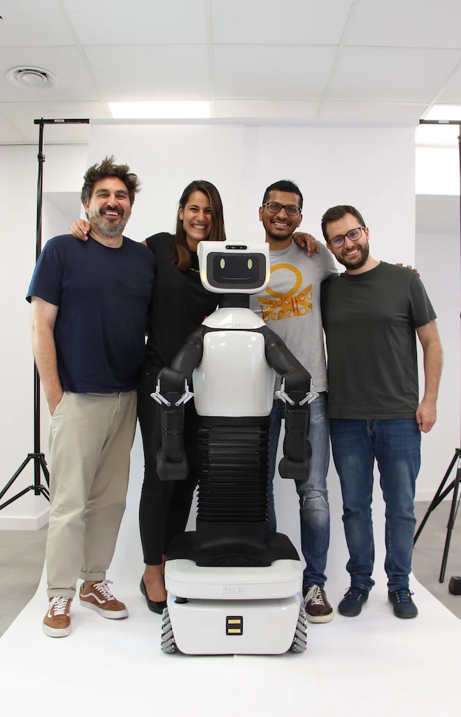 PAL Robotics TIAGo Pro version team to invent a mobile interplay robotic