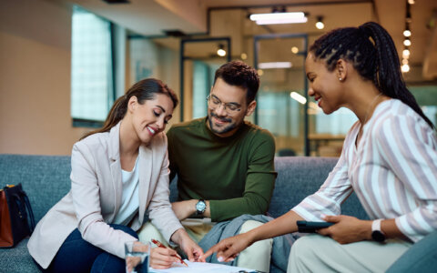 Reading the room: A real estate agent's guide to non-verbal communication