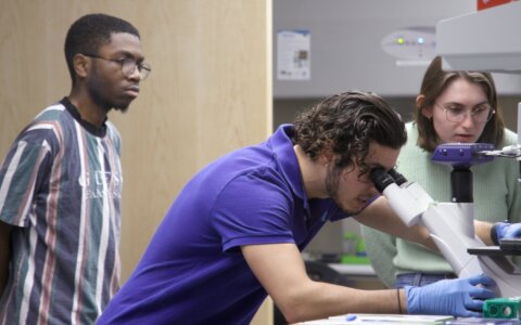 MIT mechanical engineering course invites students to “build with biology”