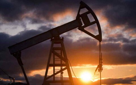 Oil market faces ‘super glut’ as supply surge hits prices, Trafigura warns